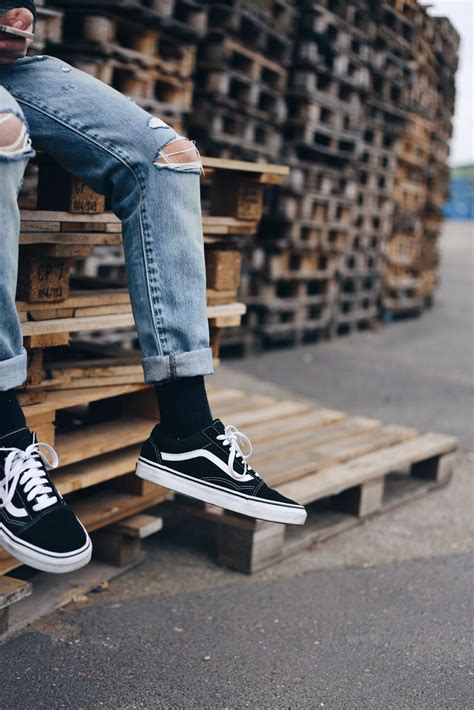 vans old skool style.